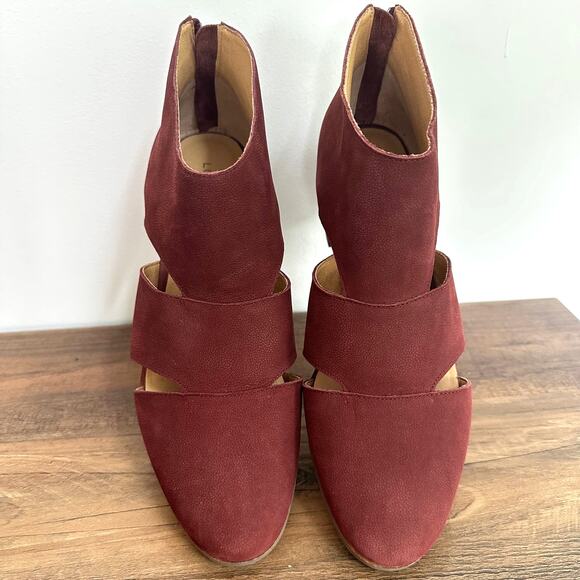 Lucky Brand Ralwan Leather Dark Red Cutout Closed Toe Bootie Heels Size 8 - Picture 2 of 8